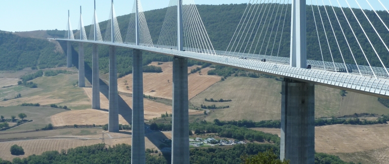 THE VIADUC DE MILLAU IS THE TALLEST CABLE-STAYED BRIDGE IN THE WORLD. ITS 343-M TOWERS ALSO MAKE IT THE TALLEST STRUCTURE IN FRANCE. THE OUTLET CENTER TAKES ITS NAME FROM THE BRIDGE. IMAGE: ROLF BAUER / PIXELIO.DE