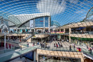 Trinity Leeds as a destination for tourists with a soft spot for cycling: In July 2014, Leeds kicked off the Grand Départ for the Tour de France. The shopping center was a designated hub for the event, for example housing one of the first-ever pop-up shops dedicated to the Tour de France. Image: Land Securities