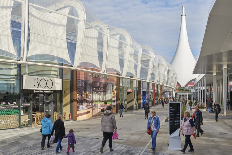 Together with the “Fashion Promenade,” the Fashion Loop – a circular concourse that connects the northern and southern sections of the mall – forms the heart of Ruhr Park. Image: Unibail-Rodamco|Schäfer