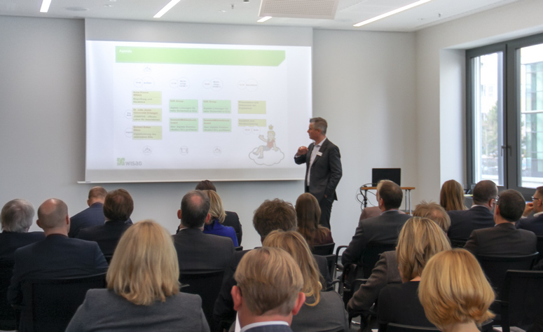 The innovation incubator was received enthusiastically once again in 2017. Bennet van Well, of the consulting company Metaplan, moderated the event. Image: Wisag 