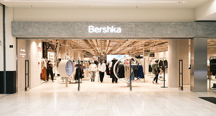 We visit Pull&Bear & Bershka as the fashion stores open at the