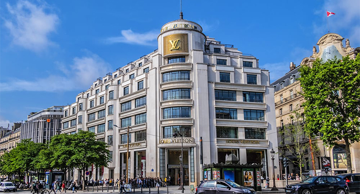 Maison Louis Vuitton, Champs Elysées. /// credit: Shutterstock