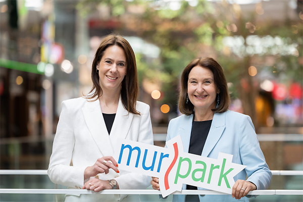Carina Weyringer (left) has been appointed as Center Manager at Murpark Graz. She is to succeed Edith Münzer (right) in her new position. /// credit: SES Spar European Shopping Centers