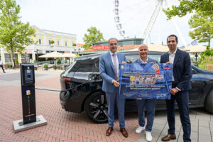 Left-to-right: Provincial Councillor Leo Schneemann, Designer Outlet General Manager Mario Schwann, Burgenland Energie CEO Stephan Sharma. /// credit: Designer Outlet Parndorf, Martin Zeman