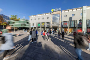 Shopping and healthcare facilities in one: SILLPARK is investing over EUR 30 million in modernizing the center, and in creating a service-oriented health center for the people of Innsbruck. /// credit: Thomas Steinlechner