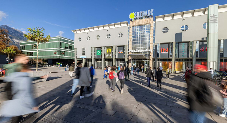 Shopping and healthcare facilities in one: SILLPARK is investing over EUR 30 million in modernizing the center, and in creating a service-oriented health center for the people of Innsbruck. /// credit: Thomas Steinlechner