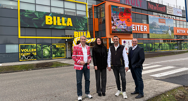 Left-to-right: Anton Cech (Managing Director SCW), Petra Spanlang (Sales Manager Region Upper Austria BILLA), Markus Hofinger (Store Manager BILLA SCW), Andreas Schmiedmeister (Center Management SCW). /// credit: SCW