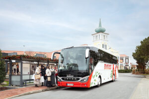 New shuttle-bus connection at Designer Outlet Parndorf. /// credit: McArthur Glen Designer Outlet Parndorf, Daniel Bointner