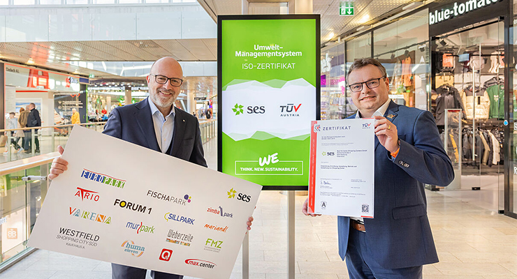 SES successfully introduced a comprehensive environmental management system at the end of 2024 and received ISO 14001 certification from TÜV AUSTRIA. Left-to-right: Christoph Andexlinger, CEO SES Spar European Shopping Centers, and Klaus Mlekus, Head of the Certification Body TÜV AUSTRIA GMBH. /// credit: Evatrifft