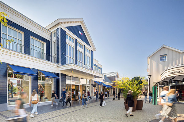 Batavia Stad Fashion Outlet, the Netherlands. /// credit: VIA Outlets